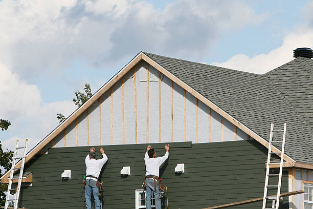 Professional Vinyl Siding technician working in Lumberville, PA